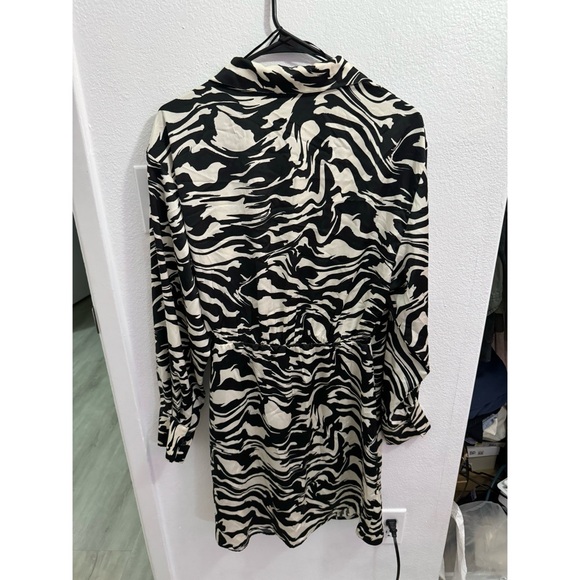 Silk wrap dress - Picture 3 of 3